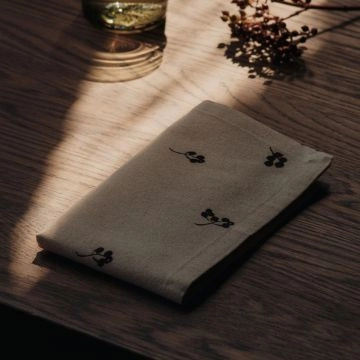 Ferm Living Baies Servietter 4-pak Natural/Dark Chocolate